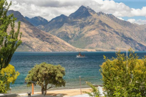Lodges 11 - Lake views and close to town